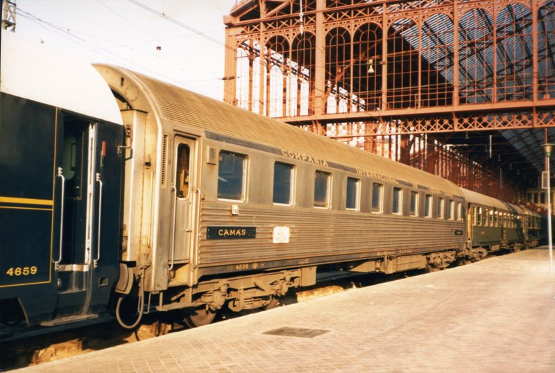 coche cama WL P 4506 incorporado al Expreso Madrid-Pontevedra. P. Pio - 07-1986.jpg