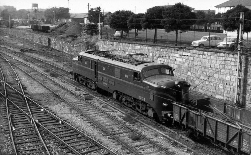 277-063 en Ponferrada 1974 instalaciones de MSP.jpg