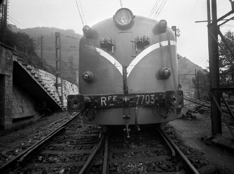 7703_b.jpg