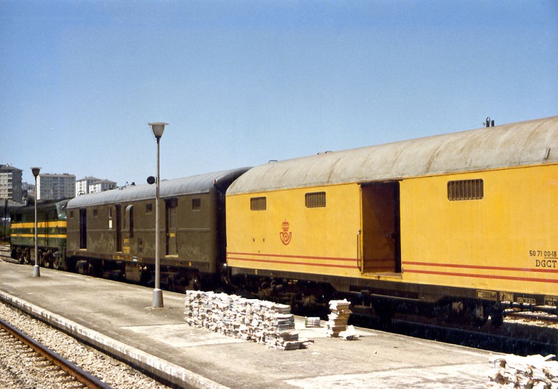 Omnibus Monforte - Lugo - A Coruña  con la 1816 al frente. Lugo 21 julio 85 .jpg