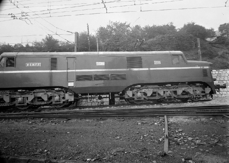 7701_b.jpg