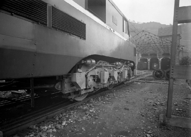 7703_c.jpg