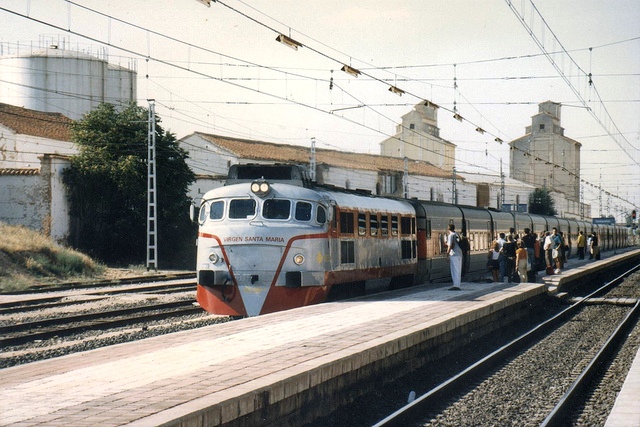 352.006 - Talgo Virgen Santa María. Valdepeñas. Talgo III Madrid-Almería-Granada. 1997. javi592.jpg