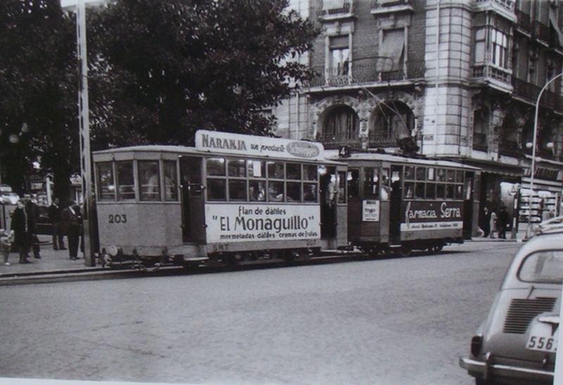 El tranvía de Muchamiel en la Plaza de España..jpg