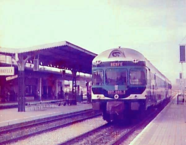 597.000 - Bobadilla. TER Algeciras-Madrid. Años 70. José Manuel López Ponce.jpg