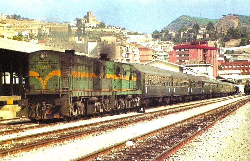 313.000 - Granada. Tren de vendiamiadores. 1982. Joan Acón.jpg
