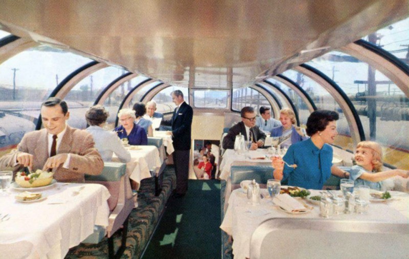 Union_Pacific_Railroad_City_of_Los_Angeles_Astra_Dome_dining_car.JPG