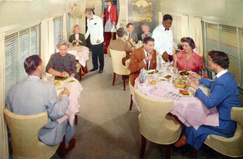 Union_Pacific_City_of_Los_Angeles_dining_car.JPG