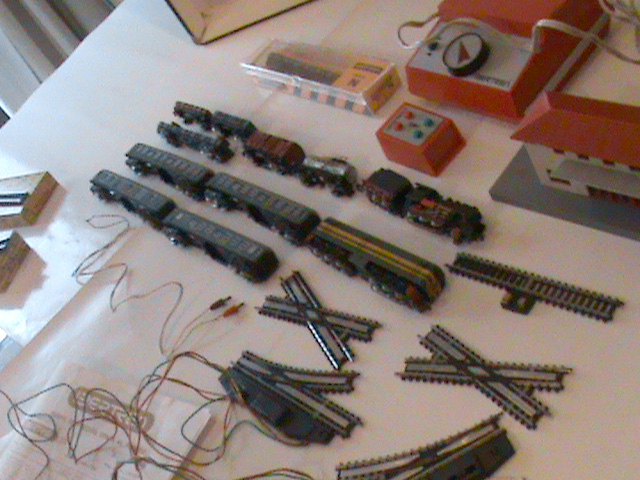 2 trenes, cables, nada falta.JPG