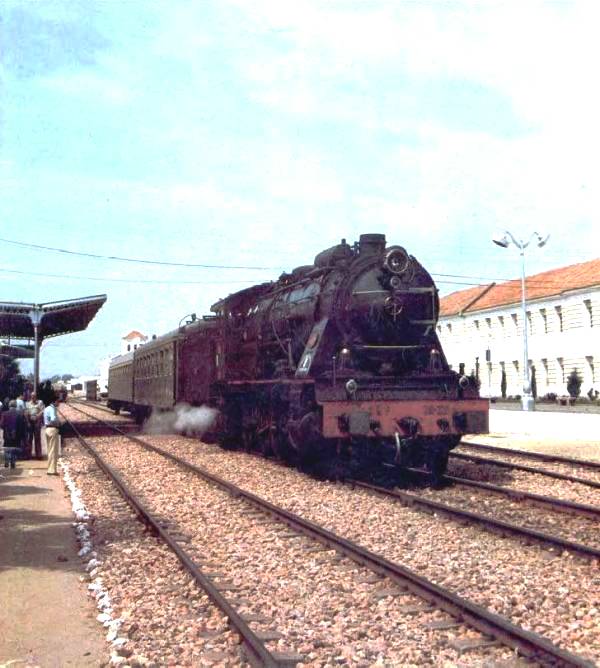 Locomotora de vapor 240, nº 2215.jpg