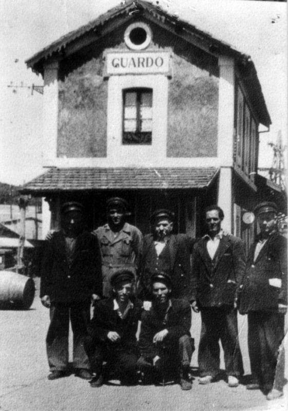 FR_Ferrroviarios en la estación de Guardo_años 50 (diariopalentino.es).JPG