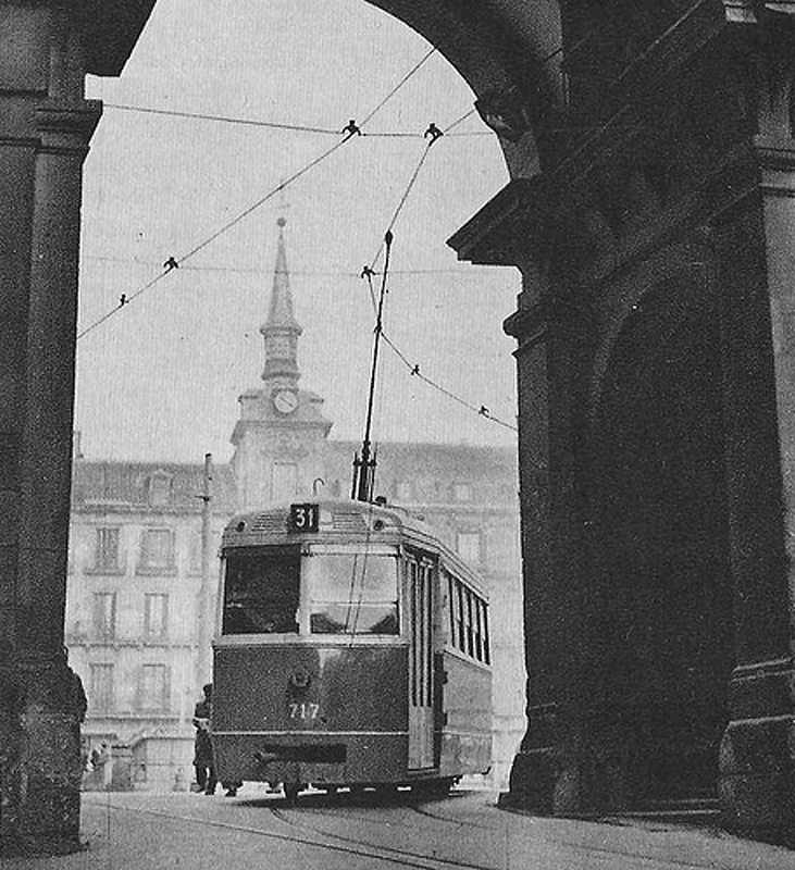 El 717 entrando en la Plaza Mayor..jpg