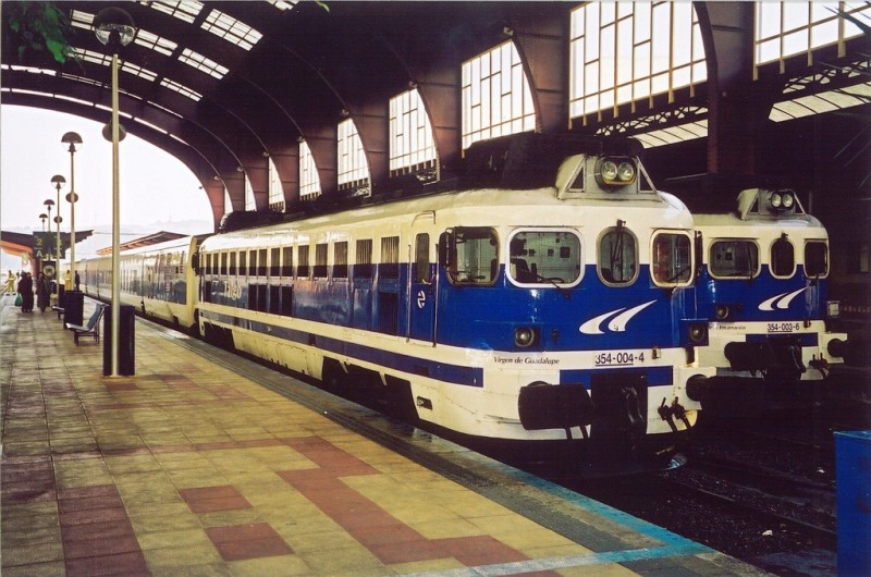 RENFE 354.004 y 354.003, La Coruña, 08-03-2000. Foto afc45014.jpg