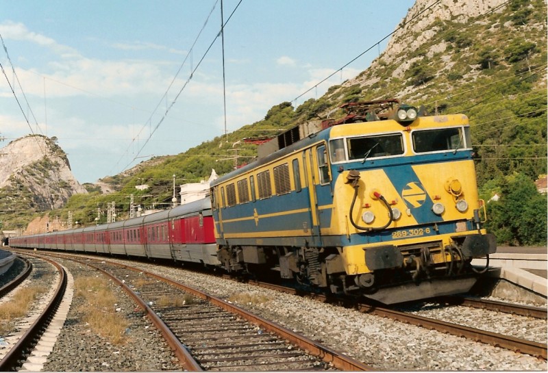 Talgo Camas Málaga - Barcelona a su paso por Garraf. 15-08-1993. Foto Didac438.jpg
