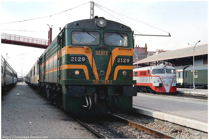 Expreso Almería nº 20905 destino Barcelona Sants. Almería, 4 de febrero de 1986.jpg