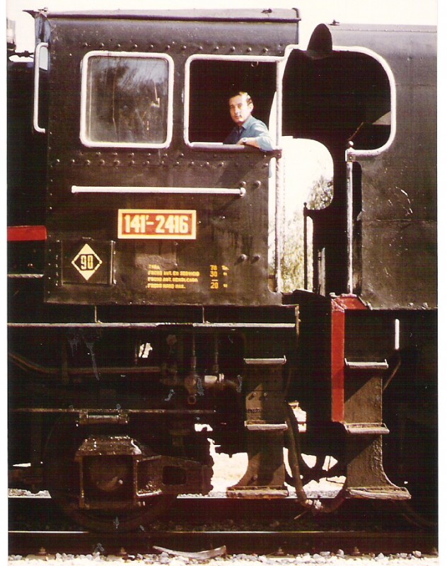 Mikado 141F-2416 en Utrera octubre de 1984 camino de Bobadilla 006.jpg