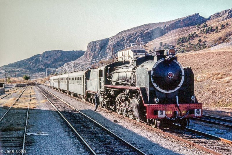Tren especial Málaga-Granada con Mikado. Loja 1984. Juan Cobes.jpg