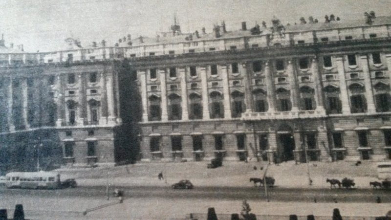 Un 1000 frente al Palacio Real.jpg