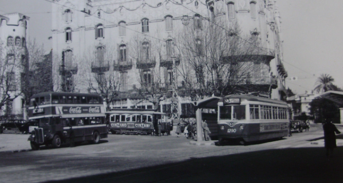 +-Tranvias-de-Barcelona-abril-de-1959-en-el-centro-el-tranvia-al-Tibidabo-668x356.png