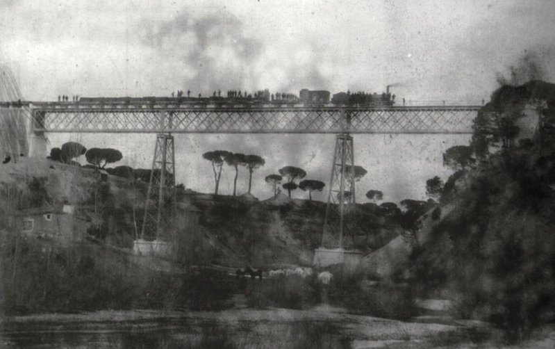 TREN PUENTE DE HIERRO COCA.jpg