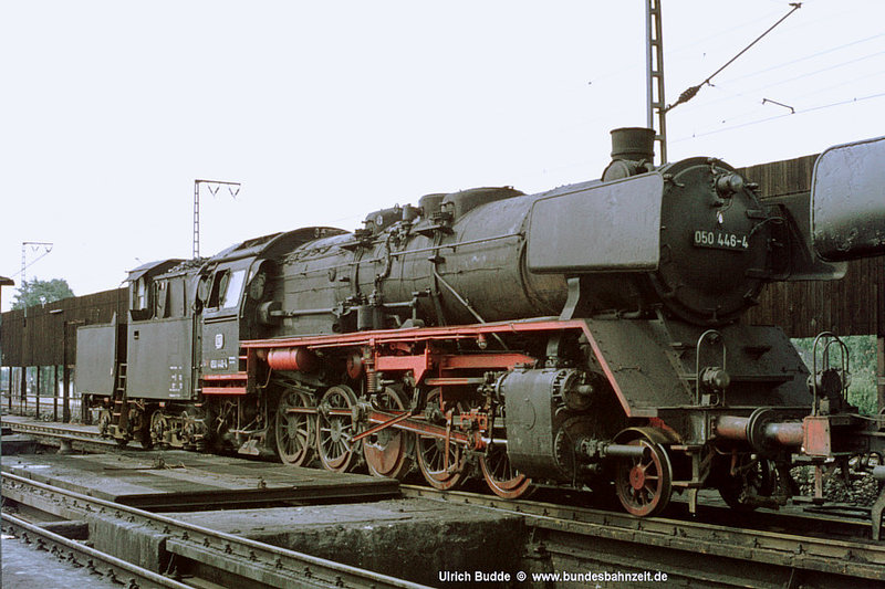 050 446-4 (Leh), auf dem Kanal im Bw Lehrte, 25.08.75..jpg