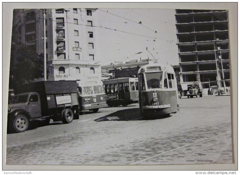 El 1082 en C. Caminos, detrás un CH de línea 3. 1960a.jpg