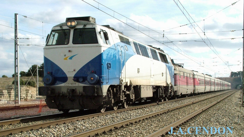 RENFE 333-104 05-12-2004 03.jpg