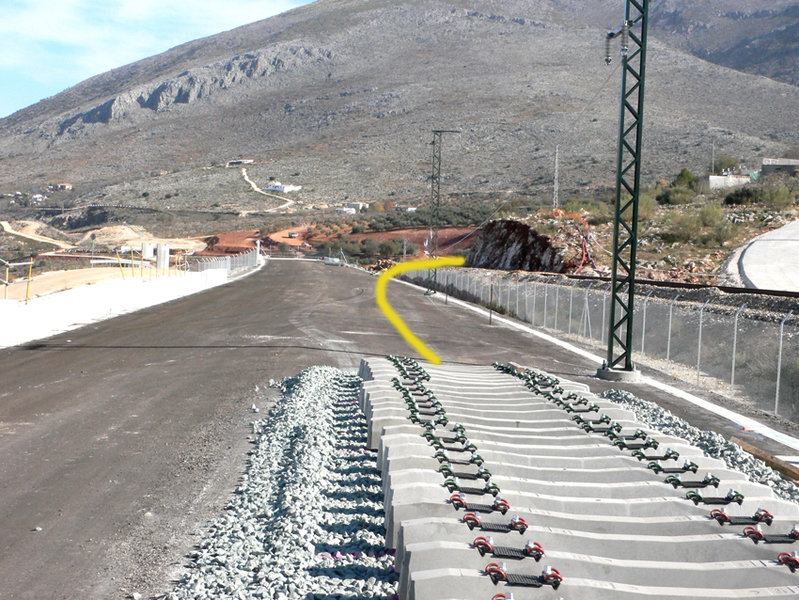 LAV a antigua ruta, Rio Frio.jpg