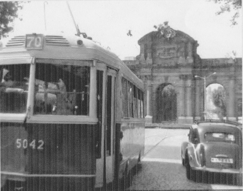 El 5042 en línea 70. puerta de Alcalá en 1957-8.jpg