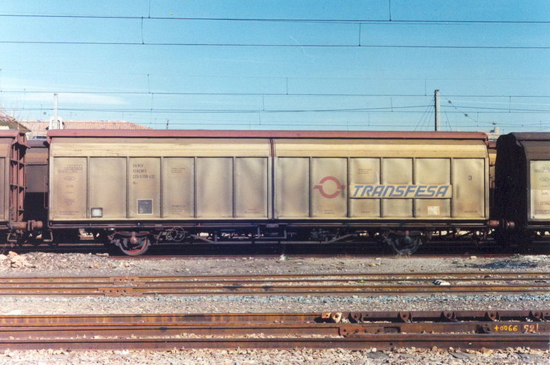 Vagón Transfesa ejes paredes corredizas.jpg