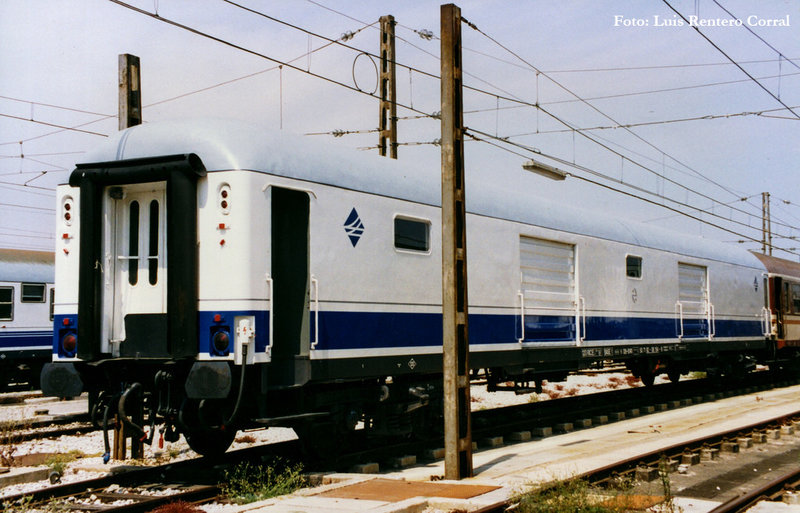 Furgón Ex 8.000 D8-8.141 Barcelona Can tunis 1995.jpg