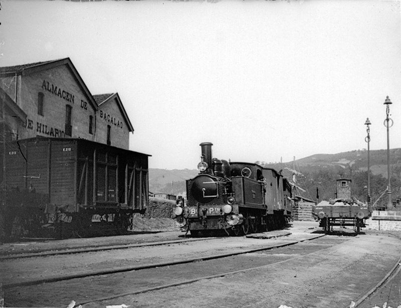 BP_Locomotora en los muelles de Bilbao_sin fecha (El Liberal, Fototeca Cja Vital Kutxa).JPG