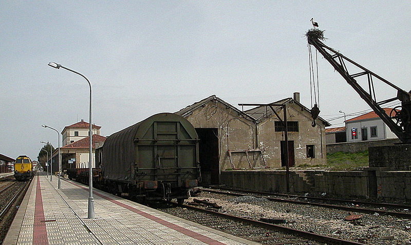 RENFE 333 FUENTES DE OÑORO.jpg