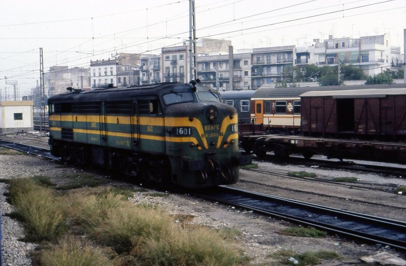 RENFE 1601, 14.10.187, Sevilla Plaza de Armas.jpg