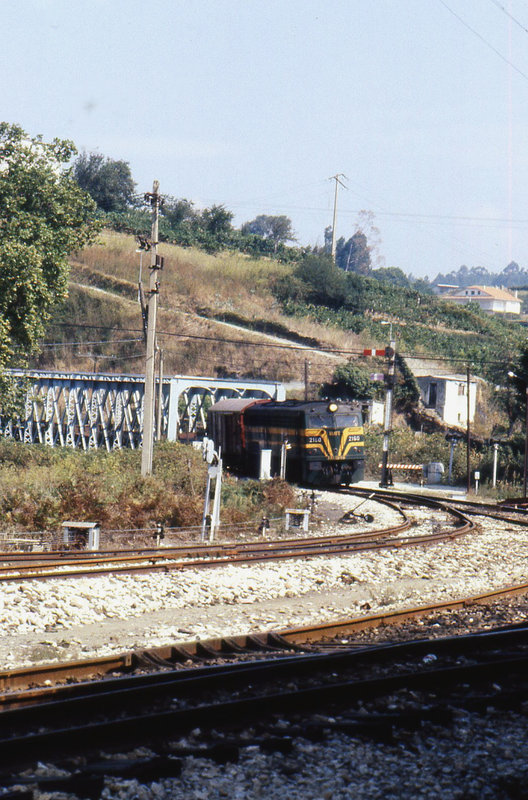 RENFE 2460, 15.9.1990, Betanzos Ciudad.jpg