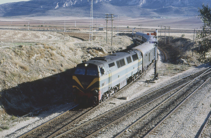 RENFE 3332, 17.10.1987, Moreda.jpg