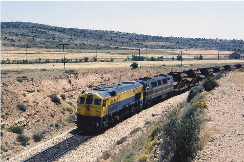 RENFE 319 217-6 + 333 031-3, 8.7.1986, Puerto Escandón.jpg