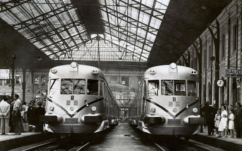 b153 primeros TAF, que llegaron a España, numerados (9501-9510), creo que en la estacion de Madrid-Norte.jpg