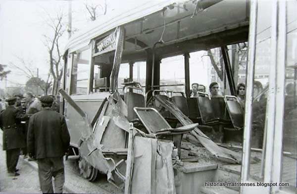 El 21 del II de 1972 un camión se lleva por delante una parte del 1136 (II).jpg