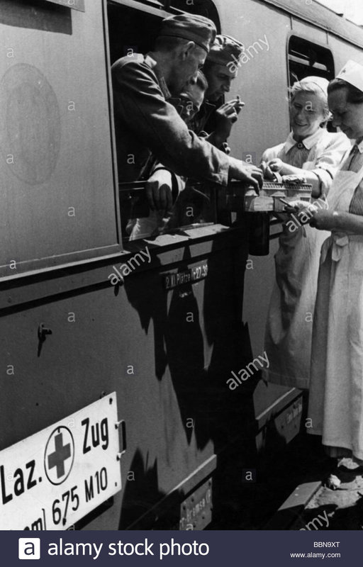 events-second-world-war-wwii-germany-medical-service-nurses-providing-BBN9XT.jpg