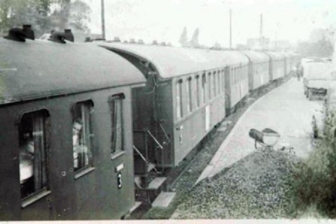lazarettzug_im_bahnhof_hjp.jpg