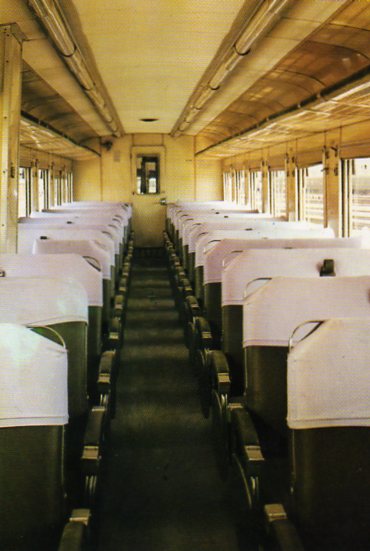 d88 Interior de un automotor diesel S-595 TAF.jpg