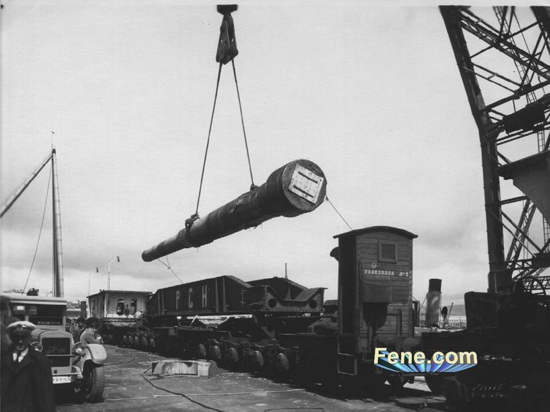 FN119_B126_Traslado y embarque de la Artilleria de 38 cm (1).JPG