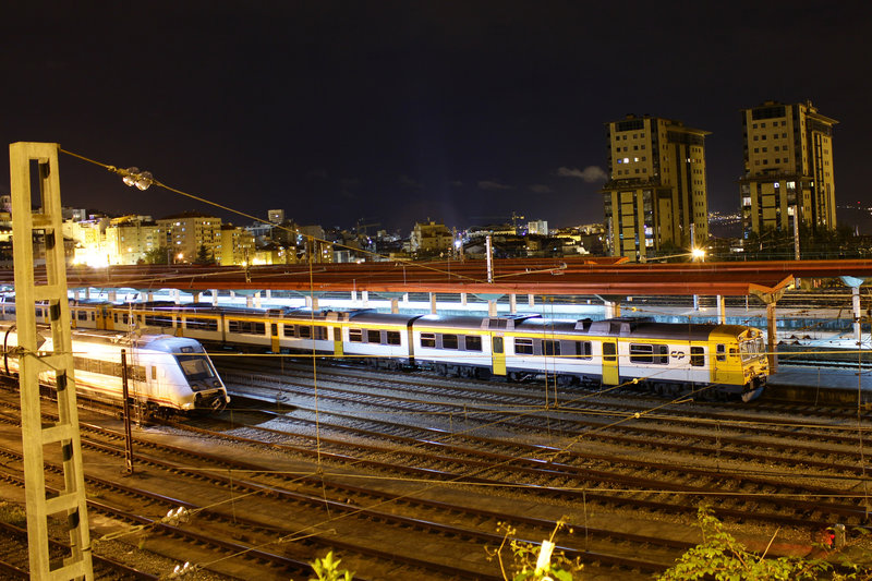 Estación_de_Tren_de_Vigo_(6080916307).jpg