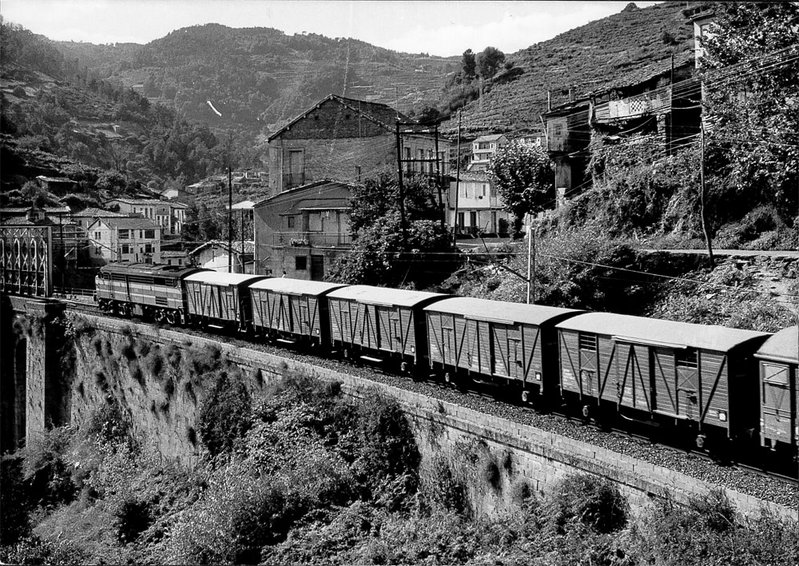 RENFE 318-021 OS PEARES(2).jpg
