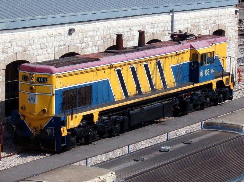 Israel_Railways_locomotive_163.jpg
