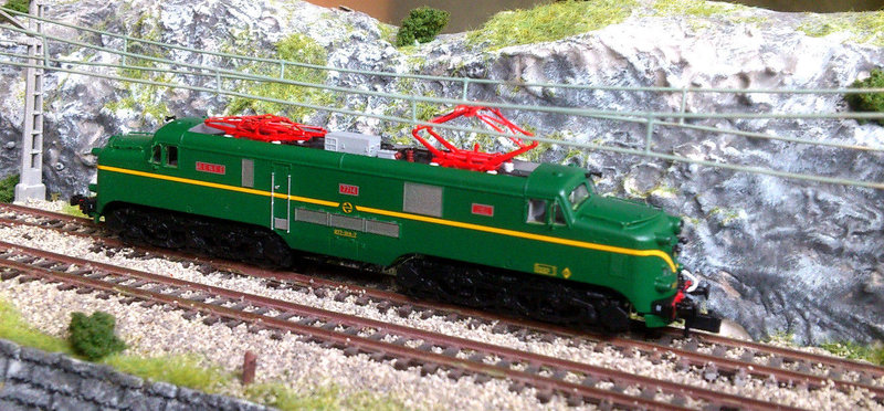 Locomotora-277-Renfe-escala-N 1.jpg