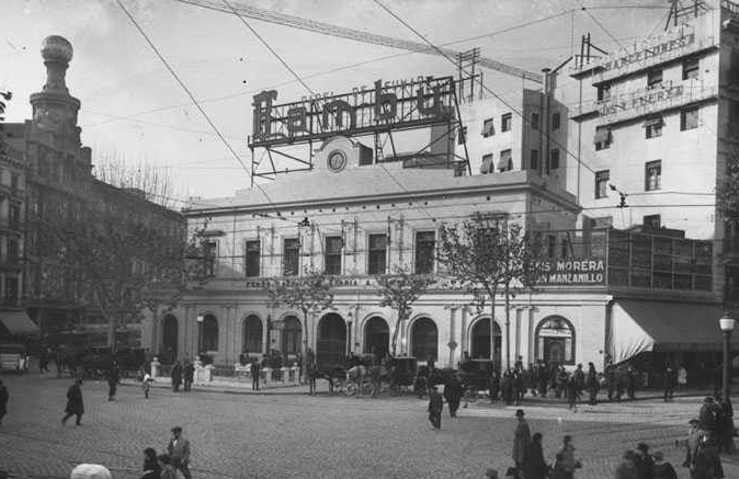 1925plaçaCatalunya estació Sarrià i Metro.png