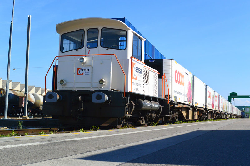 001. Tm 98 85 5 232 111-5 CH - Sersa Group en Gare de la Praille, Genève (21.05.2017).jpg
