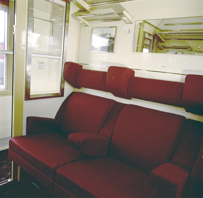 UIC-Y interieur rouge A9 5819-07-1.jpg